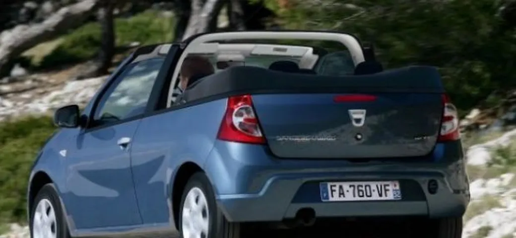 Dacia Sandero: ricostruzione grafica della Cabrio