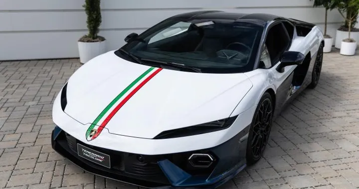 Lamborghini Temerario Tricolore, l’Italia corre a 340 km/h: è un esemplare unico