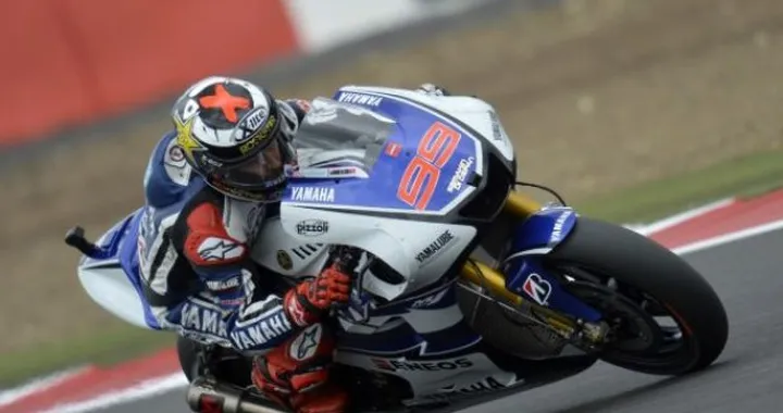 MotoGP, Silverstone: Lorenzo fa "tris", Cal Crutchlow rimonta ed emoziona.