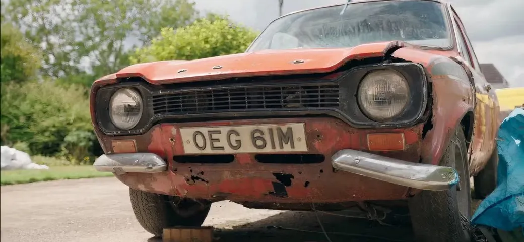Ferma dal 1981 ritorna in strada: non è una Ford Escort come tante