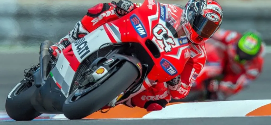 MotoGP Brno, Qualifiche: la “nona” di Marquez! Exploit Ducati con Dovizioso e Iannone in prima fila. Rossi si difende dopo la caduta in FP4