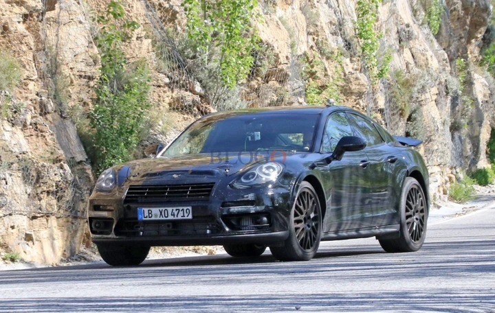 Porsche Panamera Coupé: foto spia dell'erede della 928