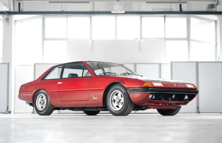 La Ferrari 365 GT4 2+2 di Niki Lauda torna all'asta a Monaco