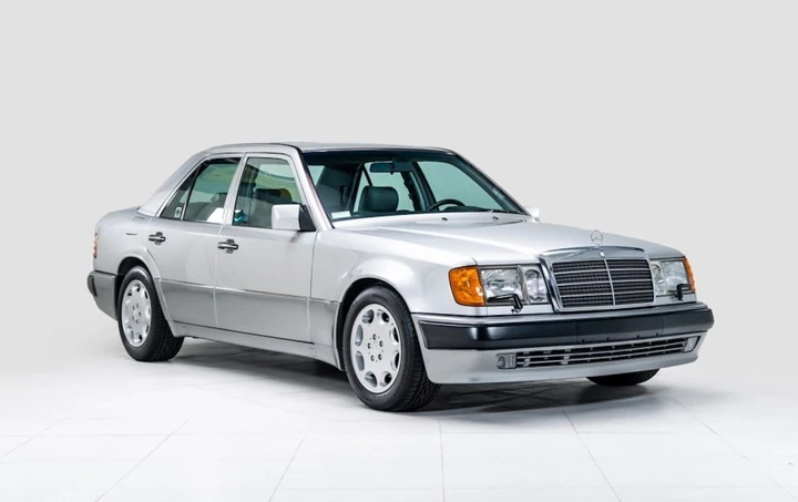La Mercedes-Benz 500E di Jerry Seinfeld raggiunge un prezzo iperbolico