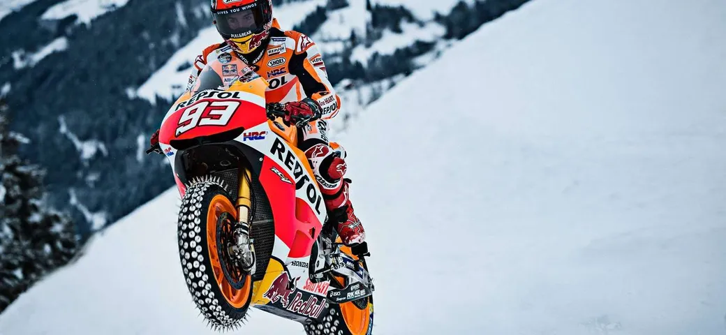 MotoGP, Marquez sulla neve con la Honda RC213V