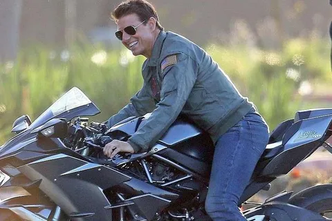 Top Gun 2 Tom Cruise sara in sella a una Kawasaki Ninja H2 Gallery