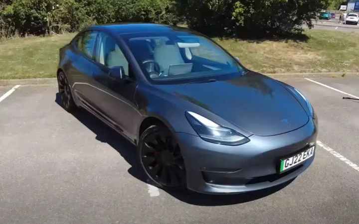 Tesla Model 3 Performance con 360.000 km: i costi di manutenzione