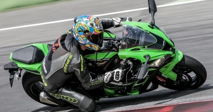 Metzeler Days - Vallelunga 2016: Kawasaki Ninja ZX-10 R 2016 e Racetec RR K1