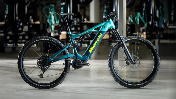 Bianchi E-Vertic FX: motore Bosch, 800 Wh di batteria e anima off-road