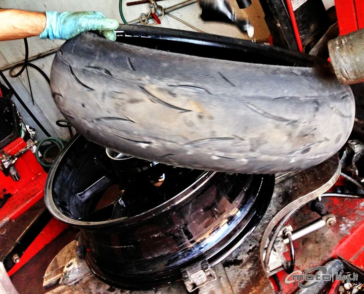 Pneumatici moto: quando vanno sostituiti?