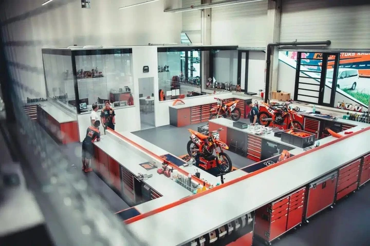 KTM resta in Austria: Neumeister smentisce il trasferimento in India