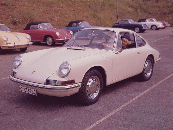 Porsche compie 70 anni: una storia di successi [Video]