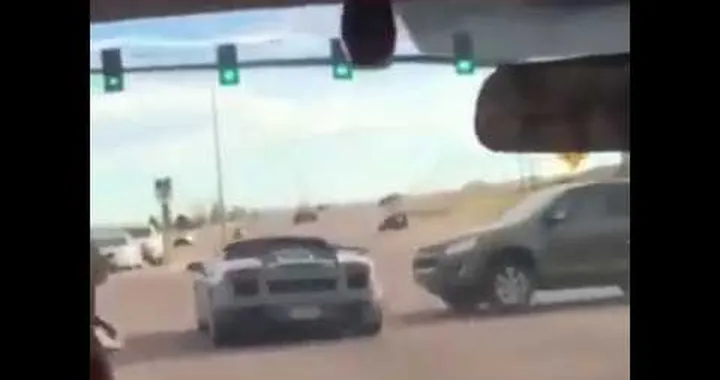 Lamborghini Gallardo: incidente con un SUV che la colpisce [Video]