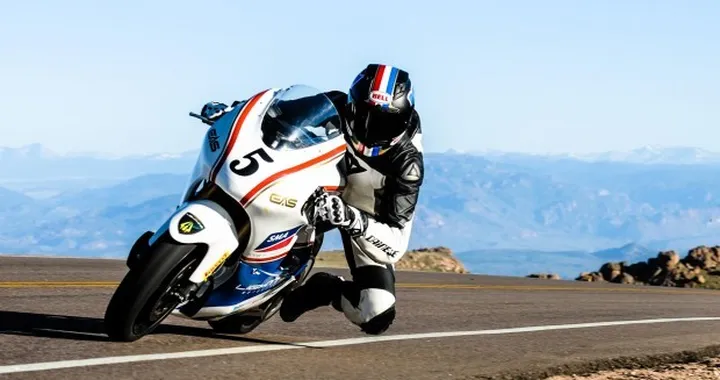 Lightning, la Superbike elettrica che ha vinto il Pike's Peak