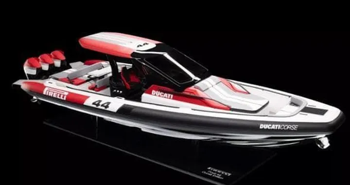 Ducati entra nella nautica: 1.500 CV per il super gommone nato con Pirelli e Sacs Marine