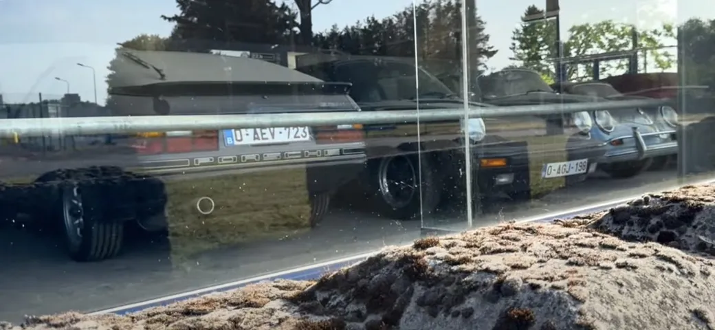 La concessionaria Porsche abbandonata, qui il tempo si è fermato: 356 e 928 in vetrina