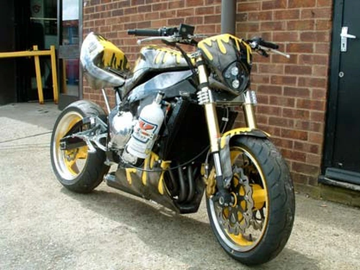F1 Moto R1