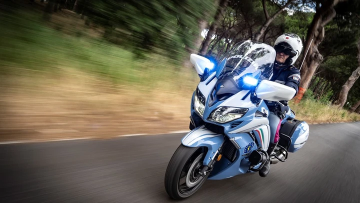 Yamaha FJR1300AE è la nuova moto della Polizia di Stato