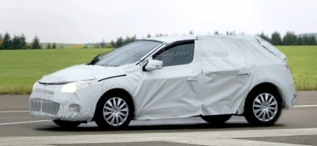 Nuova Renault Megane: foto spia
