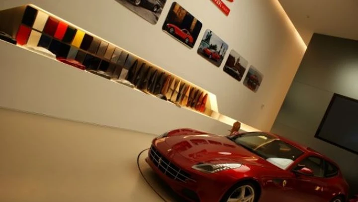 Ferrari, un giorno a Maranello: l'Atelier e lo Showroom per le personalizzazioni