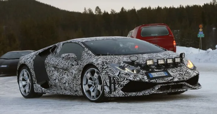 Lamborghini V10: nuove foto spia sulla neve