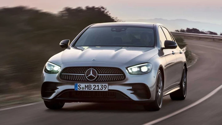 Daimler: stop alla produzione in Europa per Coronavirus
