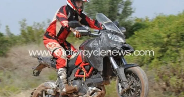Ducati Stradaperta: arrivano le foto spia "sporche"