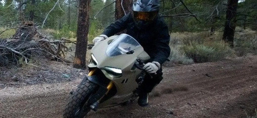 Ducati 1199 TerraCorsa: la Panigale 'off-road' corre nel flat-track [video]