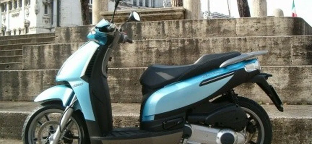 Piaggio Carnaby: nuovo scooter a ruote alte