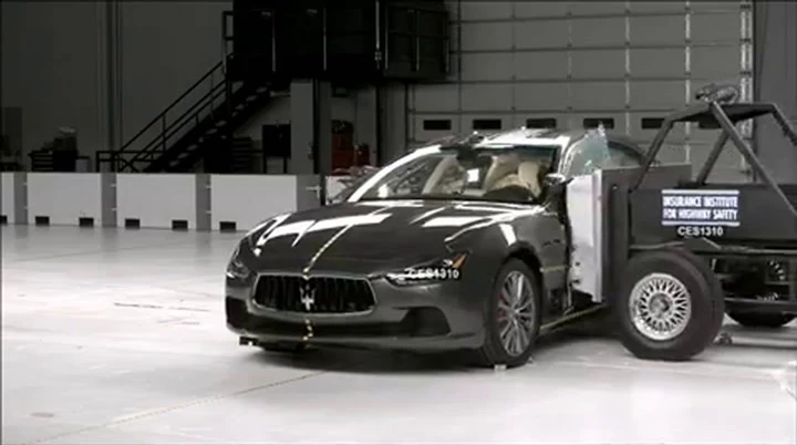 Maserati Ghibli crash test dellIIHS 2