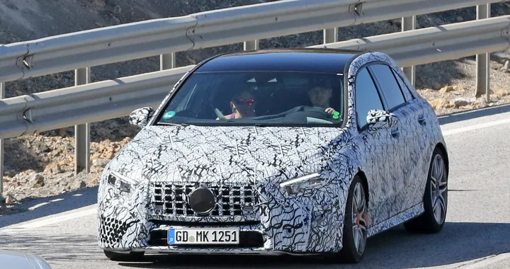 Foto spia Mercedes A45 AMG