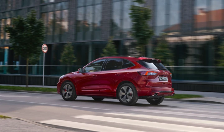 Ford Kuga Plug-in Hybrid: prezzo e caratteristiche