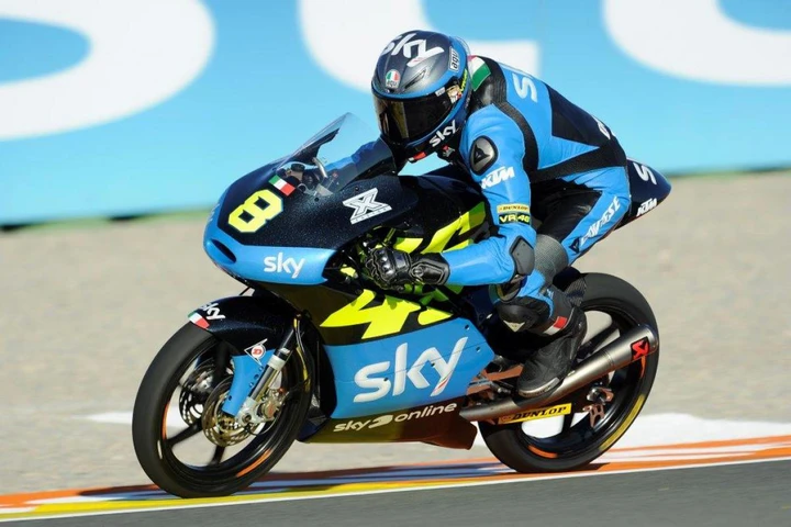 Moto3, l’inglese Kent iridato, emulo di Barry Sheene. Cresce la “giovane Italia” con l’arrivo di Bulega, Di Giannantonio, Pagliani &C…