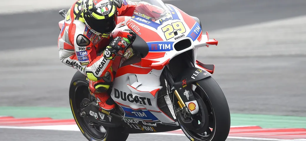 Rivoluzione in Ducati: Iannone e Miller nel team ufficiale?