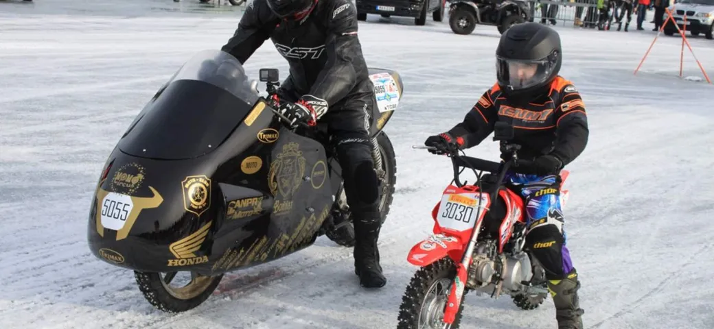 Record sul ghiaccio: un bambino di 8 anni entra nella storia con la sua Honda