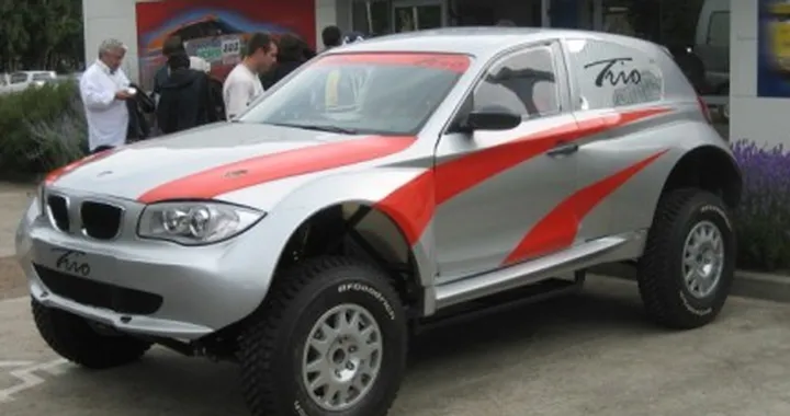 Trio: una Bmw Serie 1 per Dakar