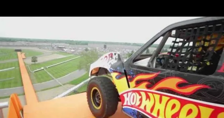 Hot Wheels: record di salto con Tanner Foust ad Indianapolis