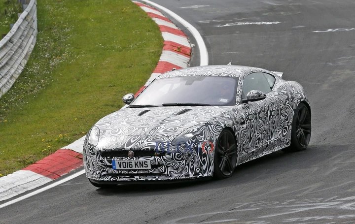 Foto spia Jaguar F-Type facelift