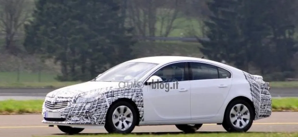 Foto spia Opel Insignia facelift
