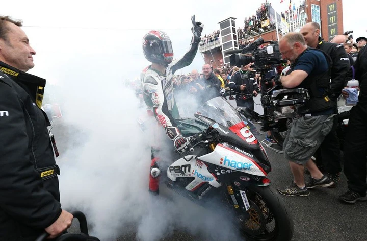 Road Racing Night: a Ciapa la Moto una serata dedicata ad Ian Hutchinson.
