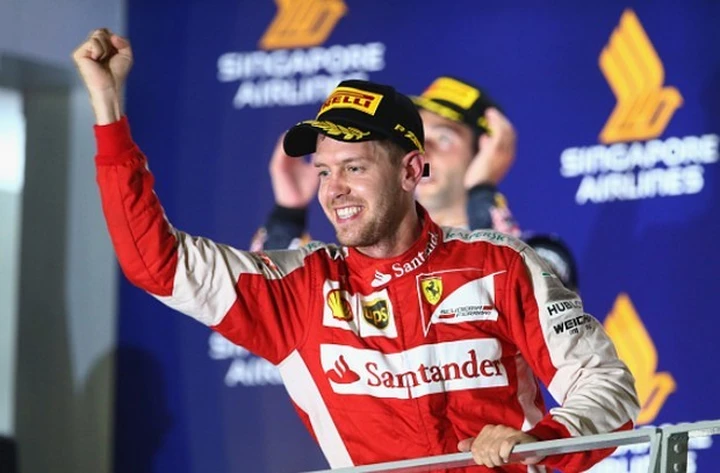 F1 GP Singapore 2015, Vettel trionfa dopo lungo duello con Ricciardo, Raikkonen 3°, ritiro per Hamilton