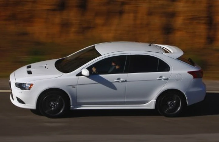 Parigi 2008: le prime immagini della Mitsubishi Lancer Sportback