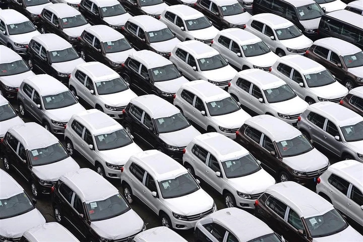 Immatricolazioni auto in crescita a marzo 2026: +7,6%. Boom delle ibride