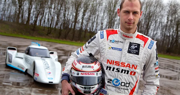 Pilota perde l'udito dopo anni di motorsport: l'importanza della prevenzione