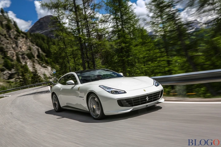 Ferrari GTC4Lusso: primo contatto