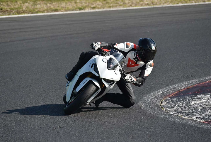 Ducati SuperSport 950, la prova in pista a Vallelunga (VIDEO) - Motoblog