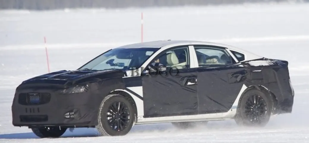 Foto spia Kia K7/Cadenza