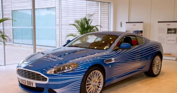 Aston Martin DB9 Facebook