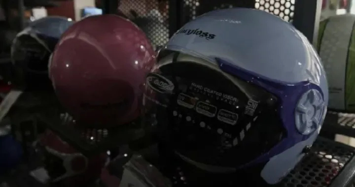 Un casco per chi indossa l'hijab, il velo delle donne musulmane