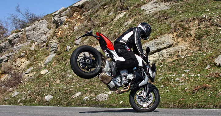 MV Agusta Brutale 800: prova su strada